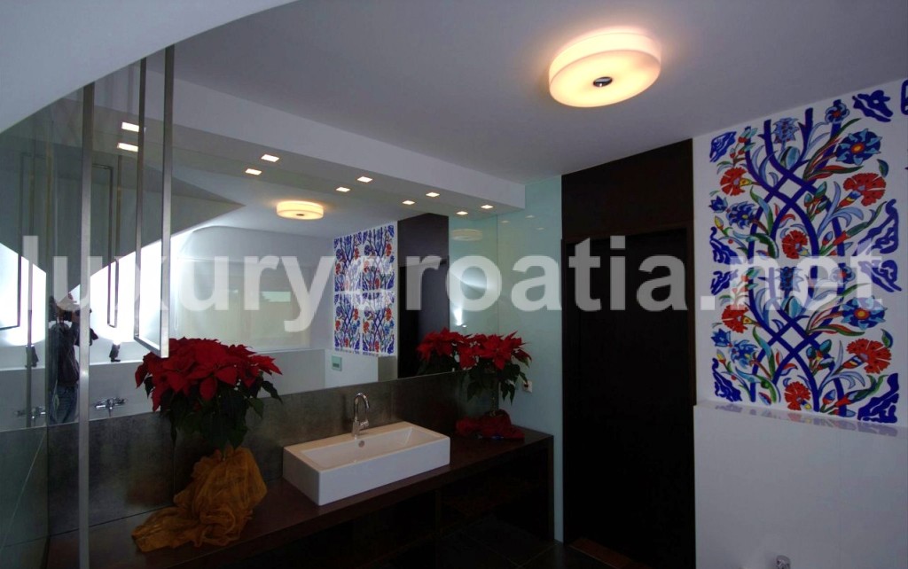 Luxury Villa on the Sea Front, Trogir (18)
