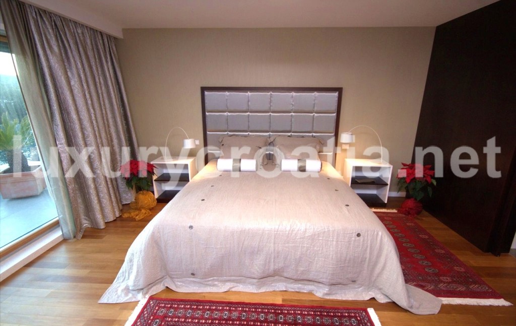 Luxury Villa on the Sea Front, Trogir (21)