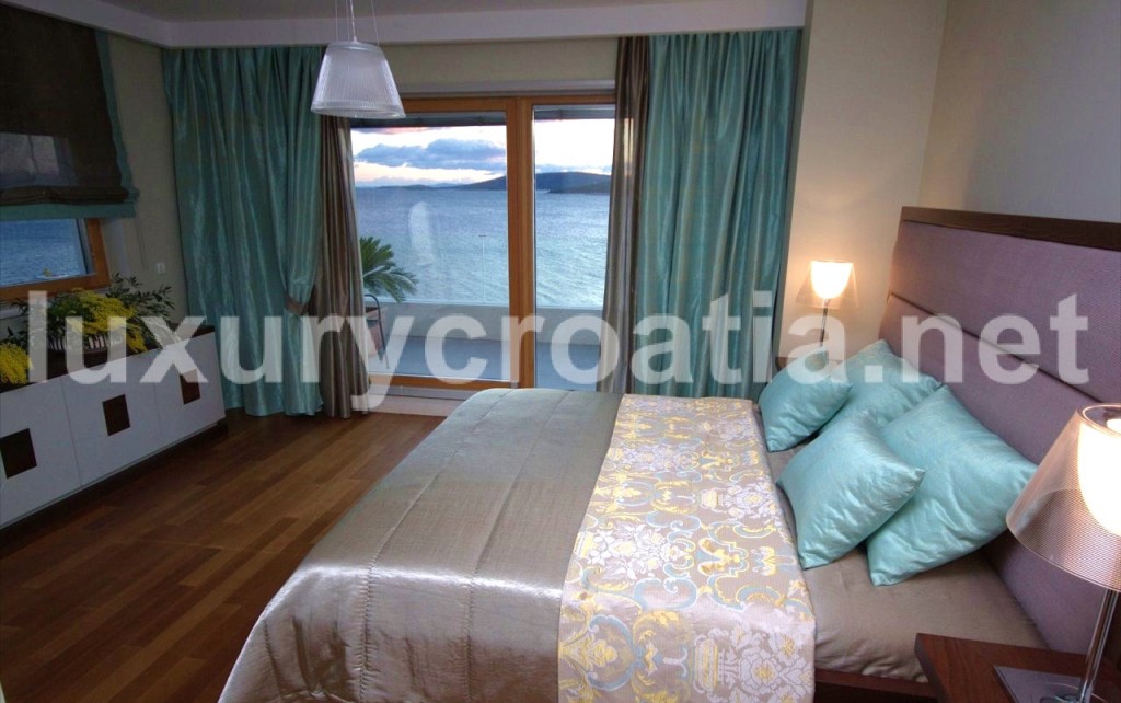 Luxury Villa on the Sea Front, Trogir (23)