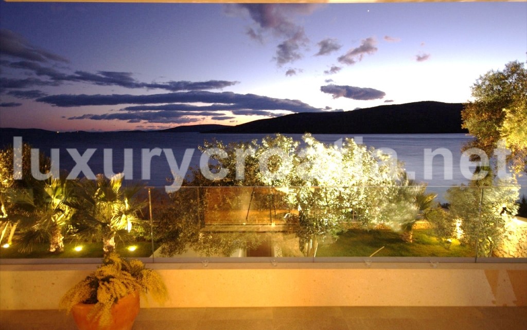 Luxury Villa on the Sea Front, Trogir (29)