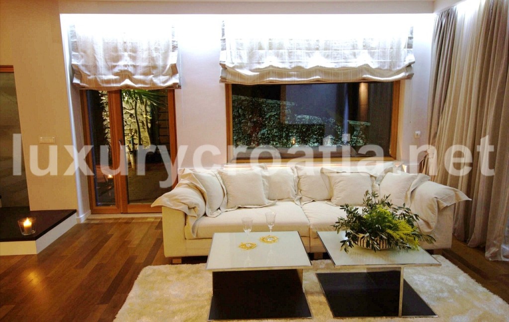 Luxury Villa on the Sea Front, Trogir (31)