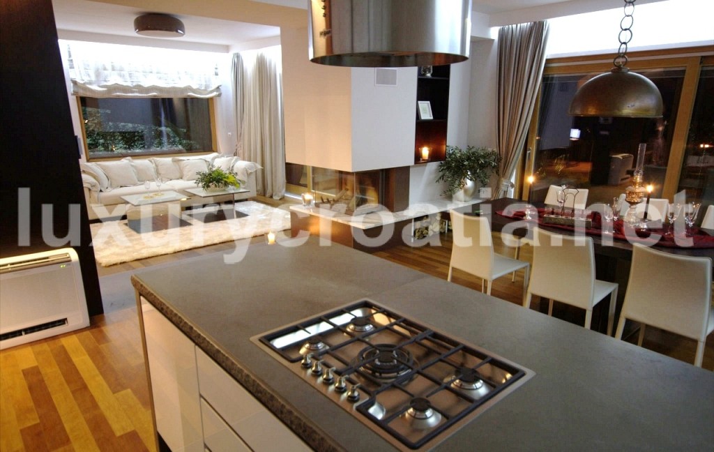 Luxury Villa on the Sea Front, Trogir (32)