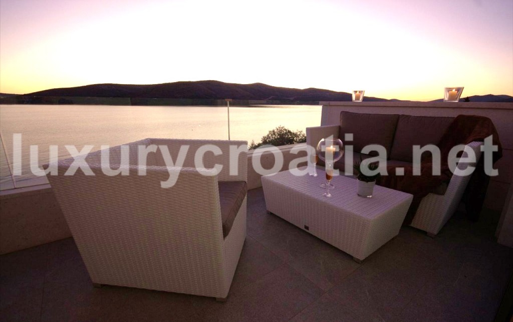 Luxury Villa on the Sea Front, Trogir (33)