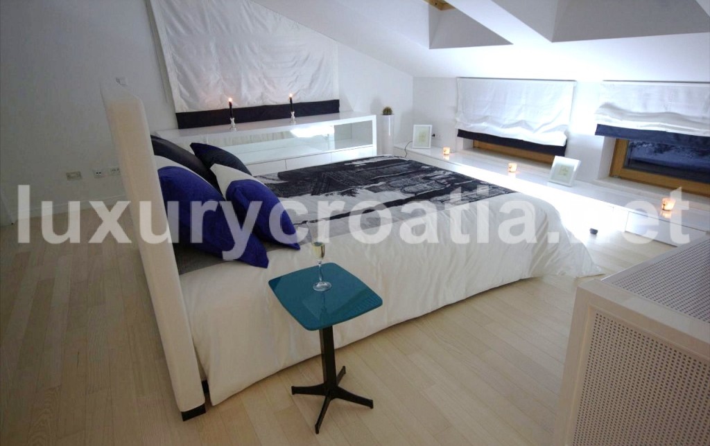 Luxury Villa on the Sea Front, Trogir (35)