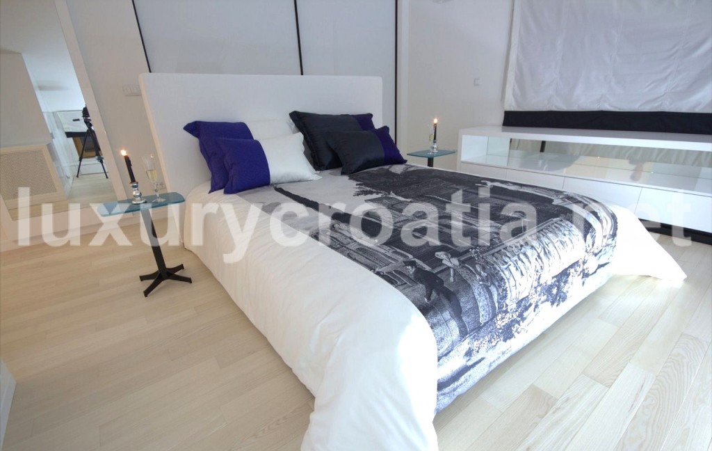 Luxury Villa on the Sea Front, Trogir (36)