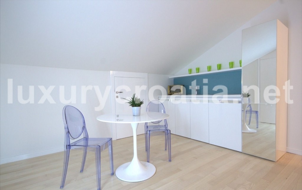 Luxury Villa on the Sea Front, Trogir (39)