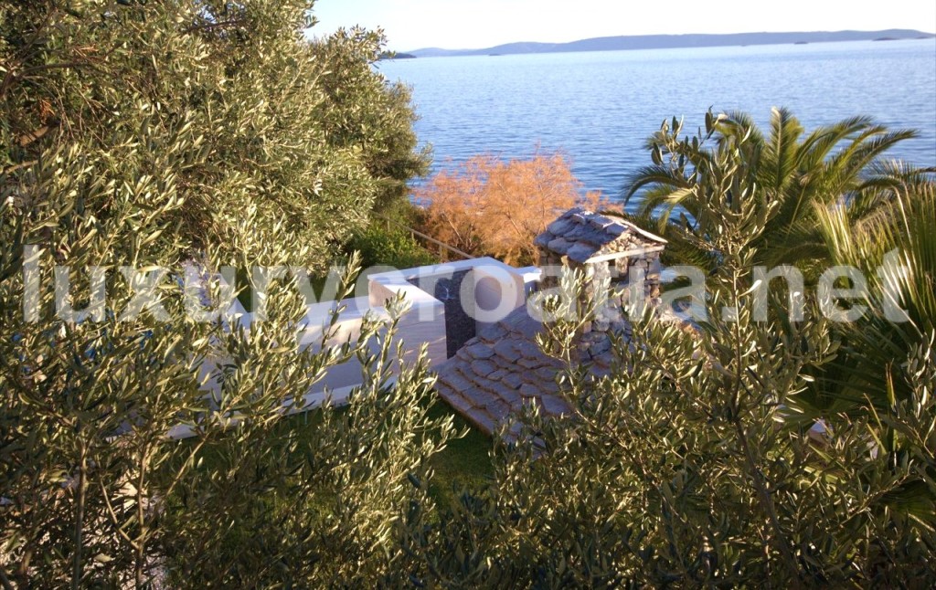Luxury Villa on the Sea Front, Trogir (42)