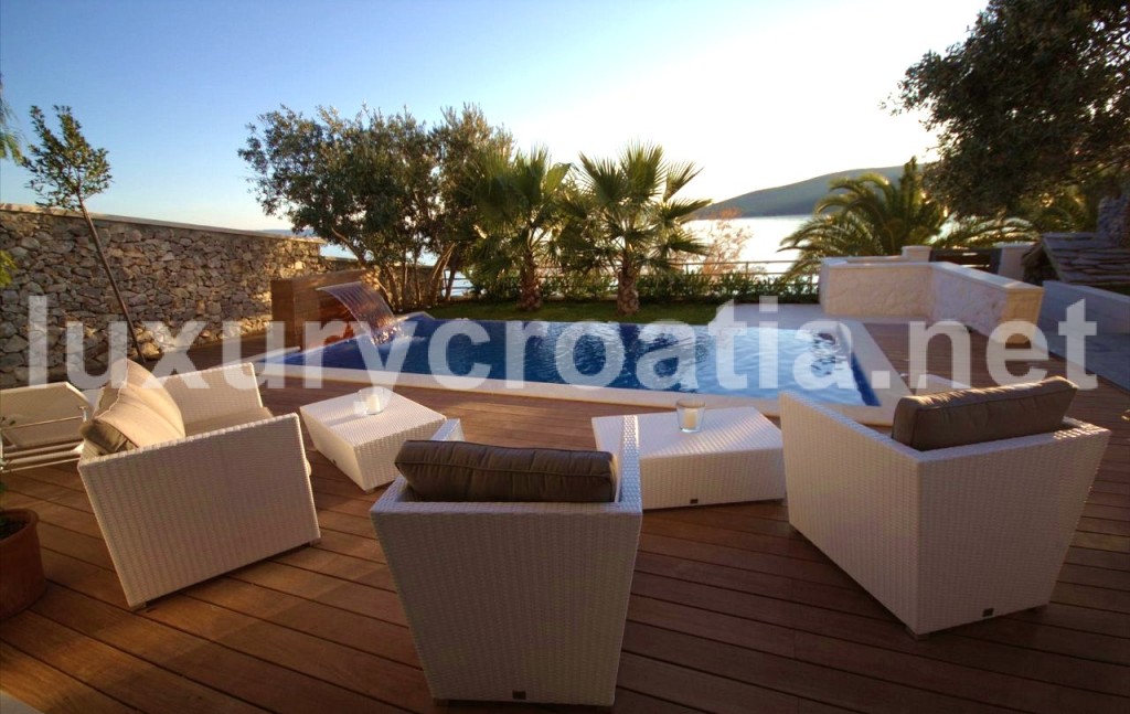 Luxury Villa on the Sea Front, Trogir (43)