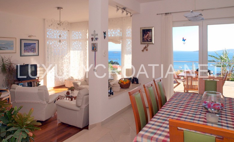 Wonderful Seaside Villa with a Pool, for Rent LuxuryCroatia.net