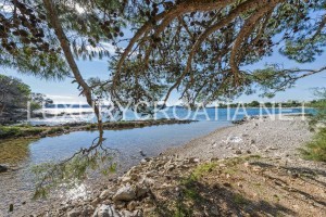 Seafront luxury villa with pool for sale, Pirovac, Sibenik