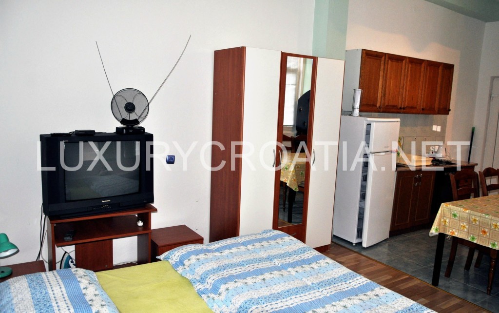 House for sale, first row to the sea, Sibenik160u