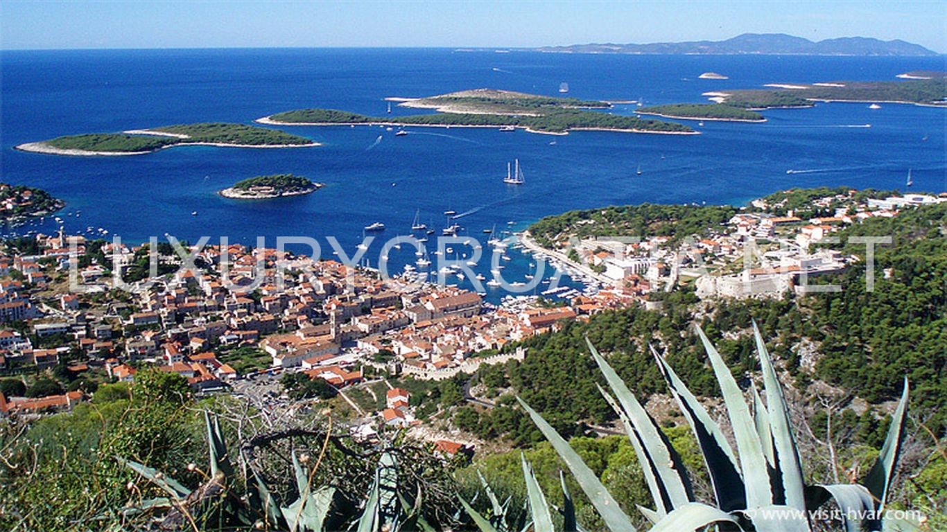 Hvar and Pakleni islands - daily boat excursions