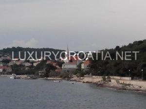 4 HOUSES WITH 5 APARTMENTS FOR SALE, SUMARTIN BRAC, CROATIA