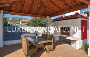 Luxurious holiday villa in Kaštel Novi, near Trogir, for rent