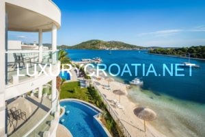 relax in beach villa in Croatia