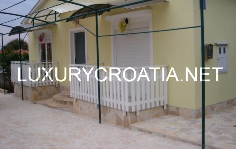 House near beach for sale on the island Vir, Zadar area12