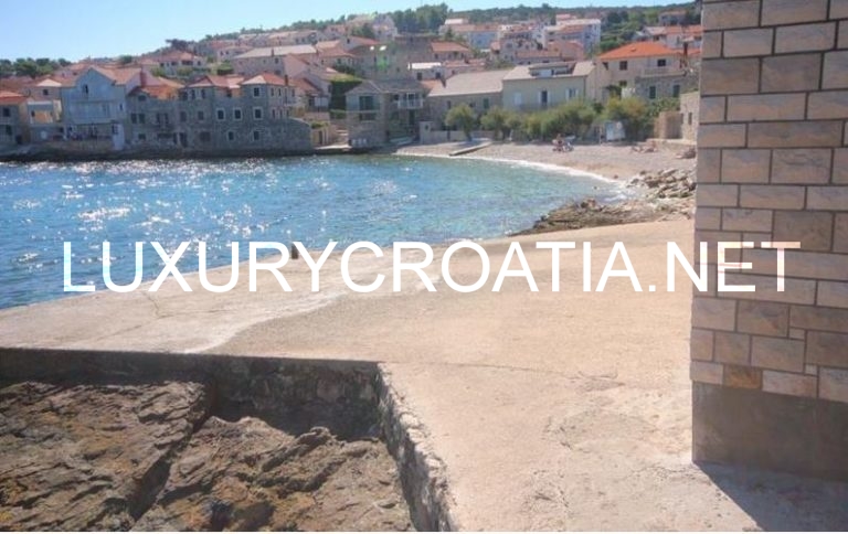 BEAUTIFUL SEAFRONT HOUSE WITH POOL, POSTIRA, BRAC (8)