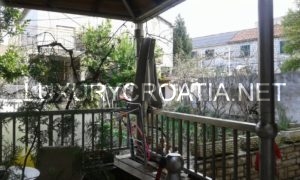 Family house for sale 40 meters from the sea in Kastela, Split area