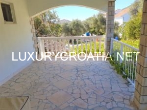 HOUSE FOR SALE NEAR THE BEACH IN OREBIC PELJESAC