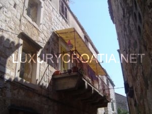 House in the center of Vis town for sale