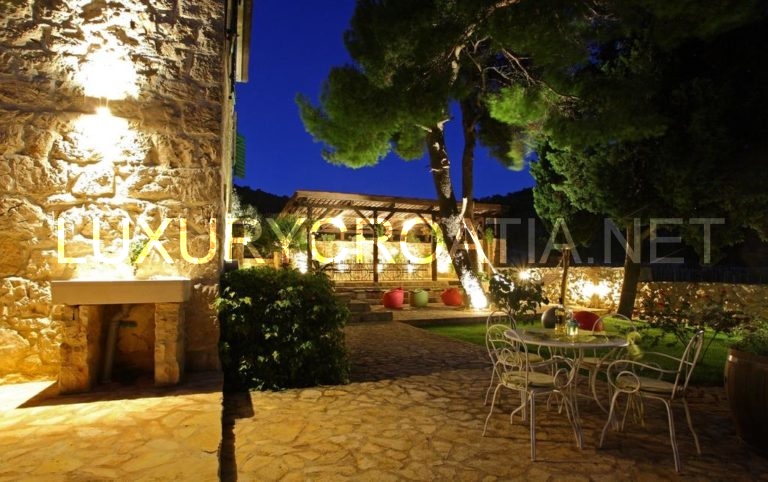Traditional villa for rent, island of Vis14