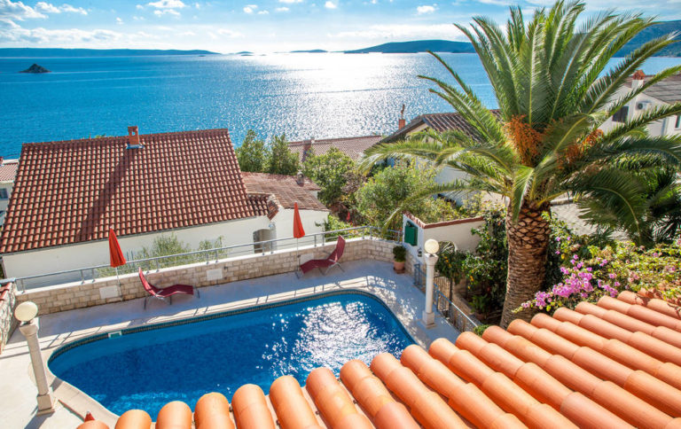 HOLIDAY VILLA WITH A POOL, TROGIR AREA