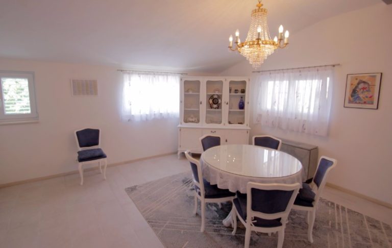 Apartment with pool for rent Podstrana Split (35)