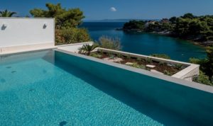 SEAFRONT VILLA IN PRIVATE BAY FOR RENT BRAC (12)