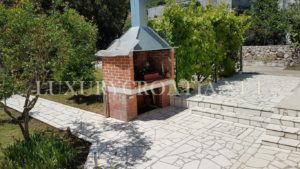 House for sale with large garden in Orebic