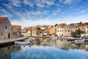 https://luxurycroatia.net/croatian-adriatic-coast-islands-dalmatia-istria/middle-dalmatia/hvar-island-history-heritage/