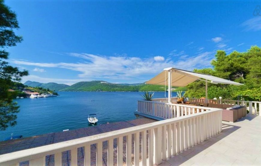 Croatia Dubrovnik area Ston seafront villa for sale