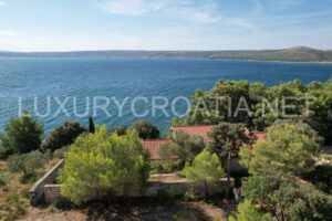 House for sale 1st row to the sea Maslenica Zadar region