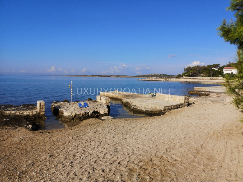 Charming coastal retreat with sea views on island of Pag