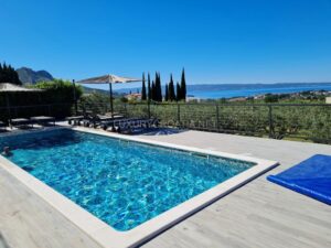 Modern villa for sale with panoramic views of Split and the sea