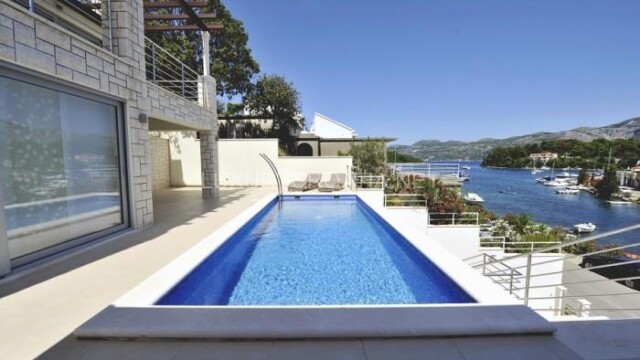 Luxurious waterfront villa with a pool for sale in Korcula town
